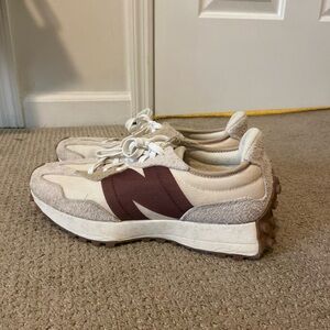 NWOT Women’s New Balance 327 Shoes